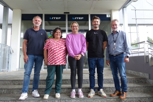 Lehrkräfte beim Praktikum bei der LITEF GmbH Lehrkräfte beim Praktikum bei der LITEF GmbH
