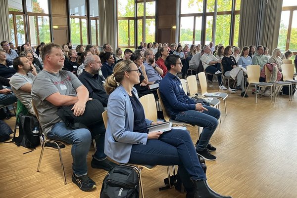 Volle Sitzreihen beim Tag der BO der ZSL Volle Sitzreihen beim Tag der BO der ZSL