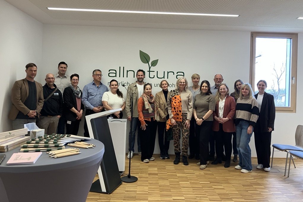 Die Besuchergruppe freut sich auf die Einblicke