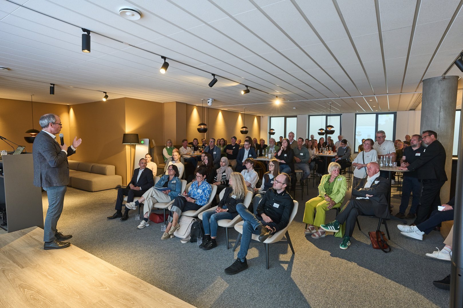 Aufmerksames Plenum Aufmerksames Plenum