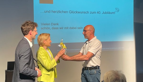 Herzlichen Glückwunsch zum Jubiläum! Herzlichen Glückwunsch zum Jubiläum!