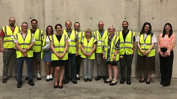 Gruppenfoto im Lager