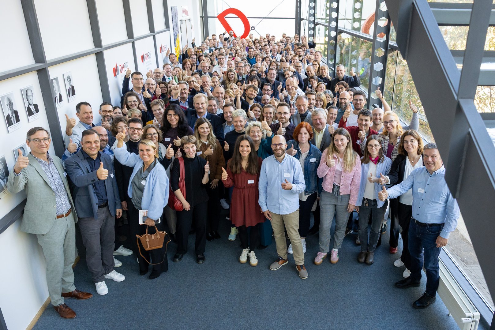 Gruppenbild aller Teilnehmenden Gruppenbild aller Teilnehmenden