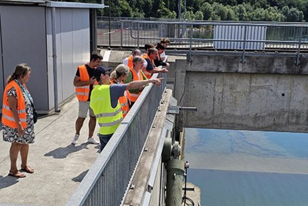 Wo der Rhein Strom macht Wo der Rhein Strom macht