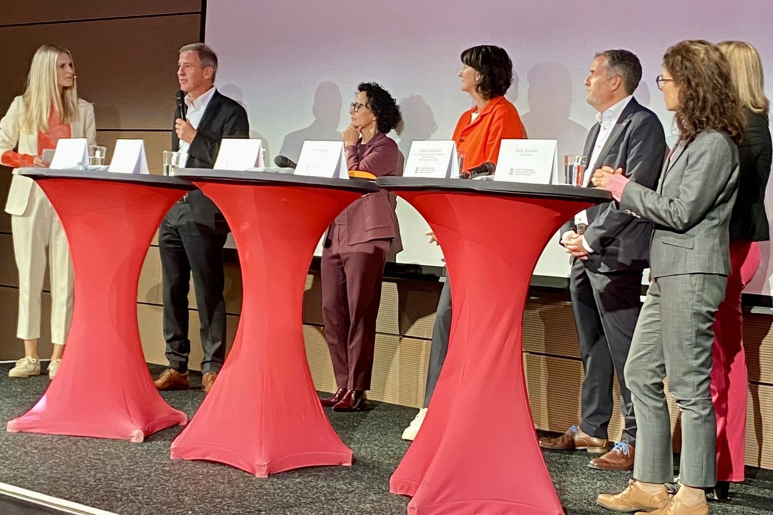 In der Diskussionsrunde mit Expertinnen und Experten