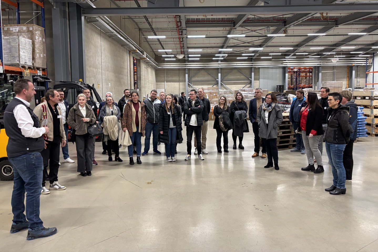 Großes Interesse - große Besuchergruppe Großes Interesse - große Besuchergruppe
