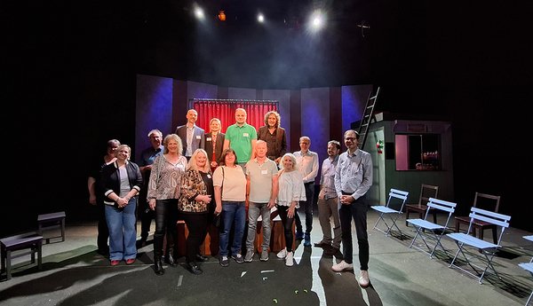 Gruppenbild auf der Bühne Gruppenbild auf der Bühne
