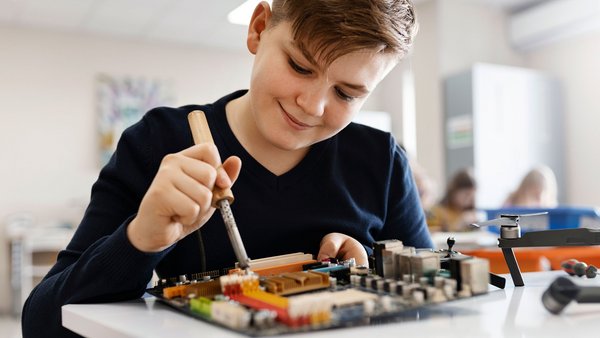 Zukunft gestalten: Grünes und nachhaltiges Making in der Grundschule Zukunft gestalten: Grünes und nachhaltiges Making in der Grundschule