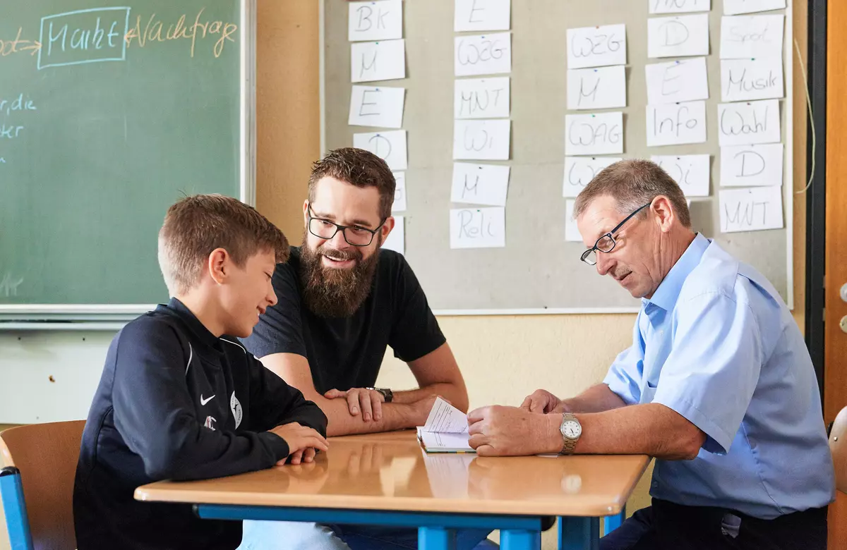 Qualitätsentwicklung und Selbständigkeit von Schulen fördern