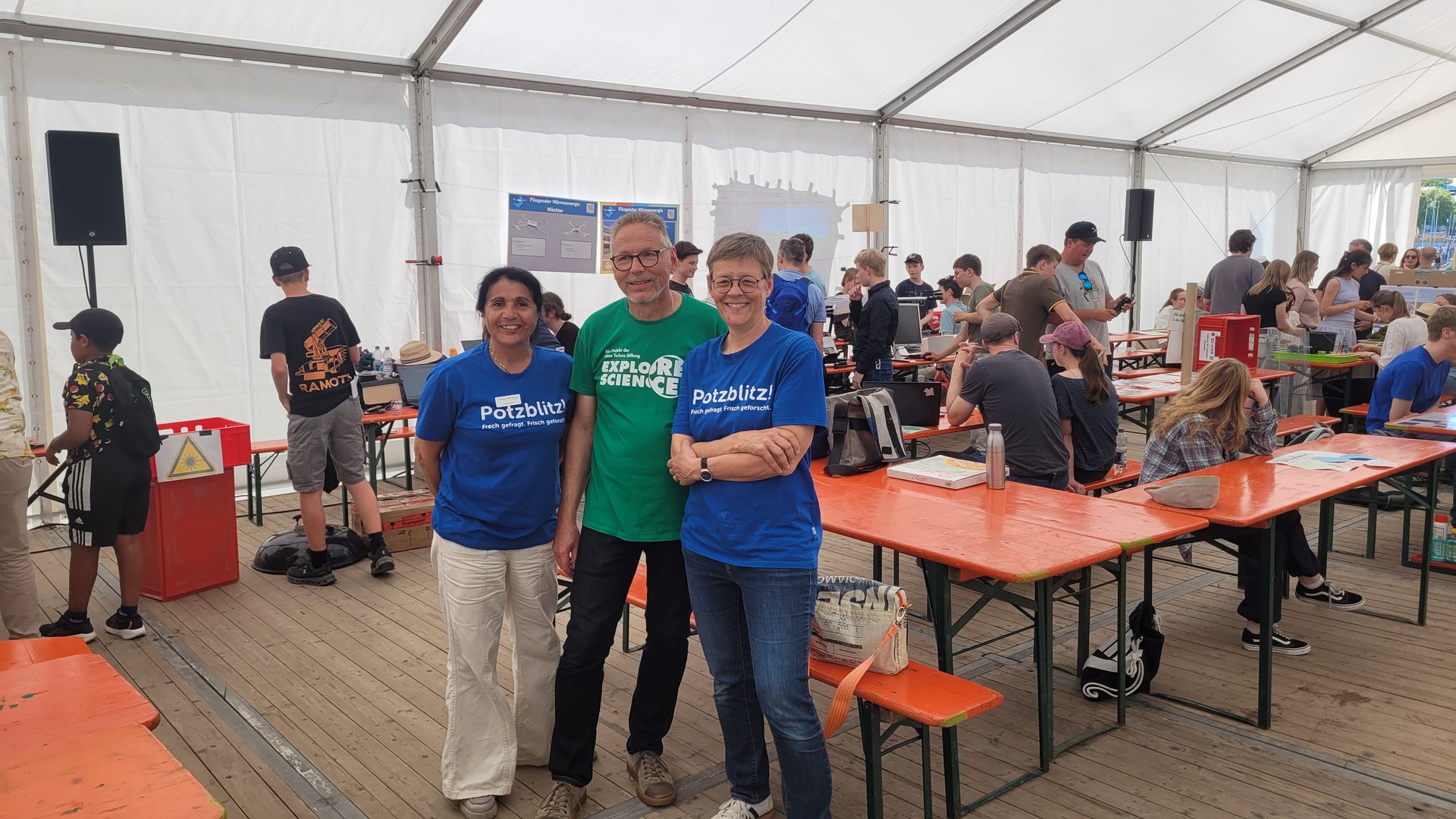 Steuerungsgruppe vom Projekt-POTZBLITZ: Wissenswerkstatt - Michel Fährmann, Schulmuseum - Friedericke Lutz, SCHULEWIRTSCHAFT Bodensee-Oberschwaben - Hanim Heim. Es fehlt: Thomas Goldschmidt vom Stadtmarketing Steuerungsgruppe vom Projekt-POTZBLITZ: Wissenswerkstatt - Michel Fährmann, Schulmuseum - Friedericke Lutz, SCHULEWIRTSCHAFT Bodensee-Oberschwaben - Hanim Heim. Es fehlt: Thomas Goldschmidt vom Stadtmarketing