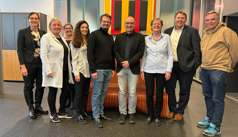 Von links nach rechts: Julia Huß, Kati Schwenck, Karin Barthel, Melisa Voral, Andreas Eiglmaier, Jürgen Wittlinger, Andrea Eberhard, Sven Strahlendorf, Alexander Neugebauer Von links nach rechts: Julia Huß, Kati Schwenck, Karin Barthel, Melisa Voral, Andreas Eiglmaier, Jürgen Wittlinger, Andrea Eberhard, Sven Strahlendorf, Alexander Neugebauer