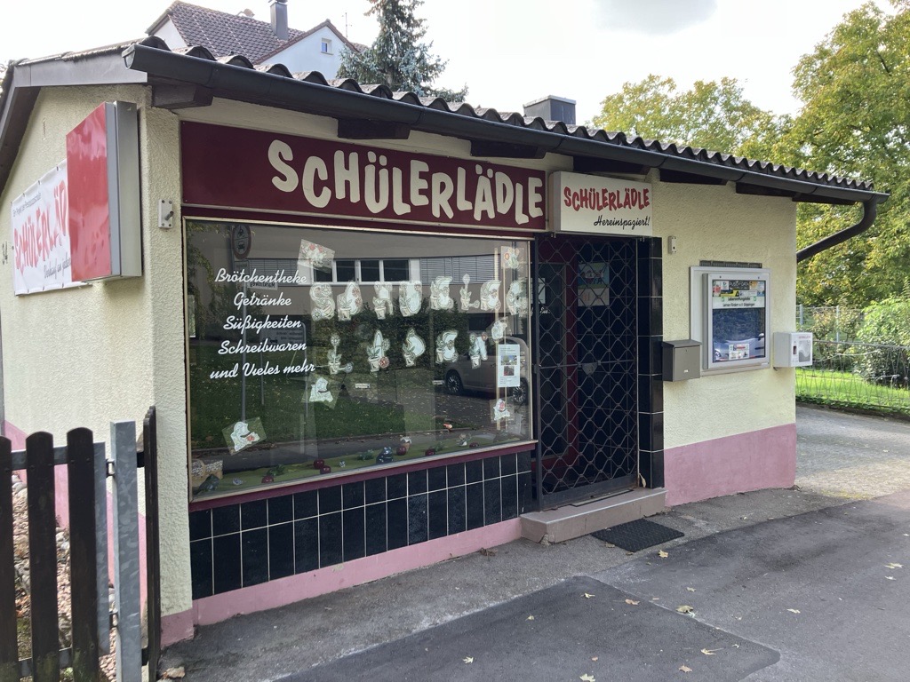 z.B. mit einem Schülerlädle z.B. mit einem Schülerlädle